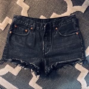 ✨Levi’s Wedgie Shorts✨